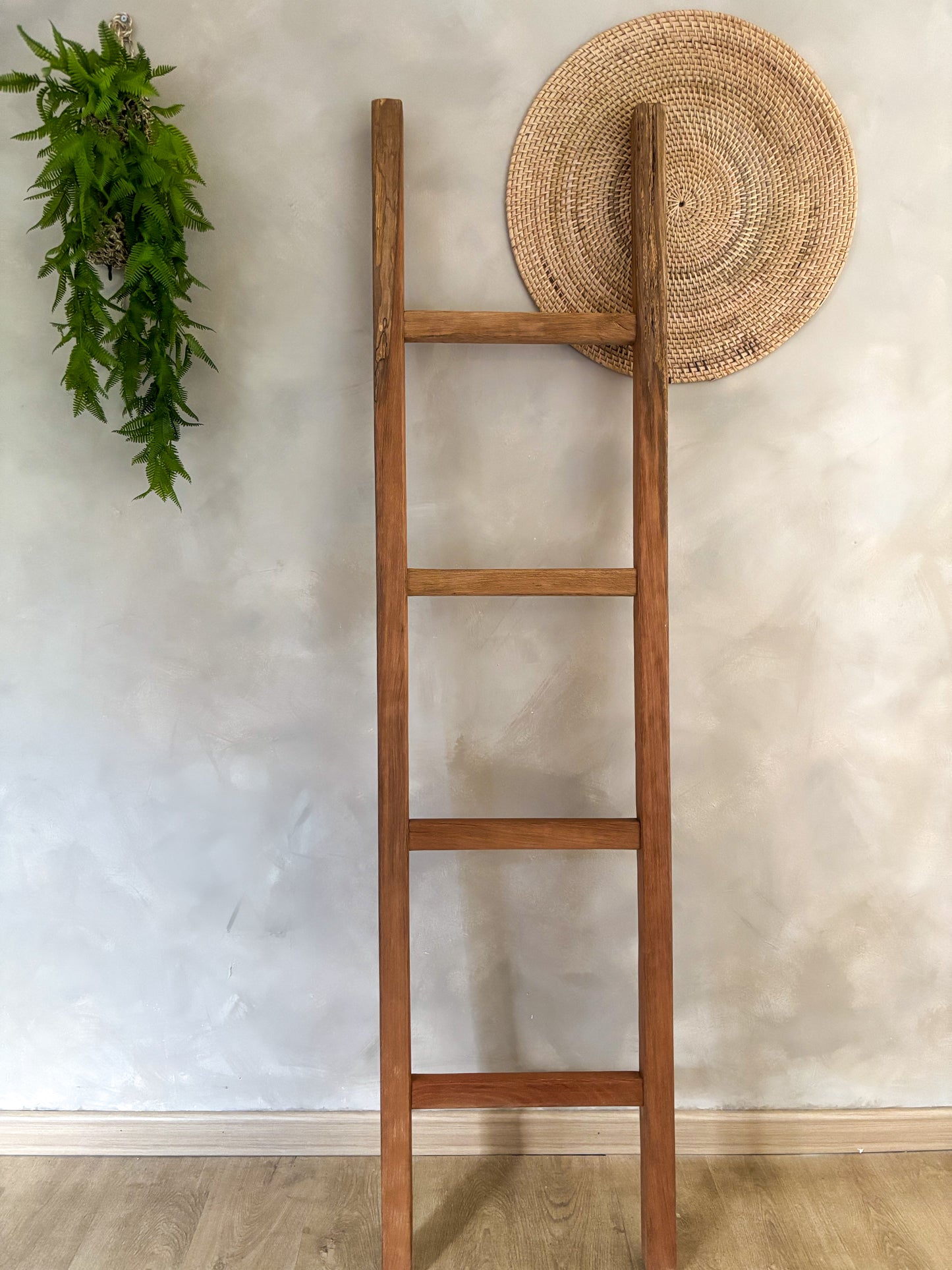 Escalera decorativa rústica