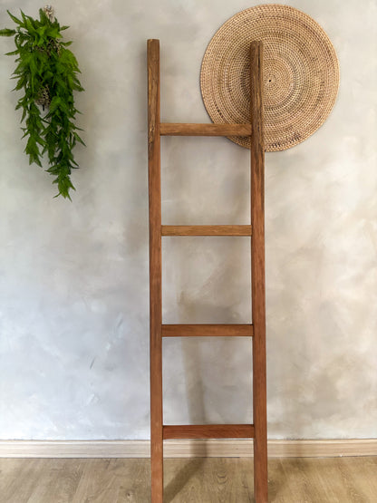 Escalera decorativa rústica