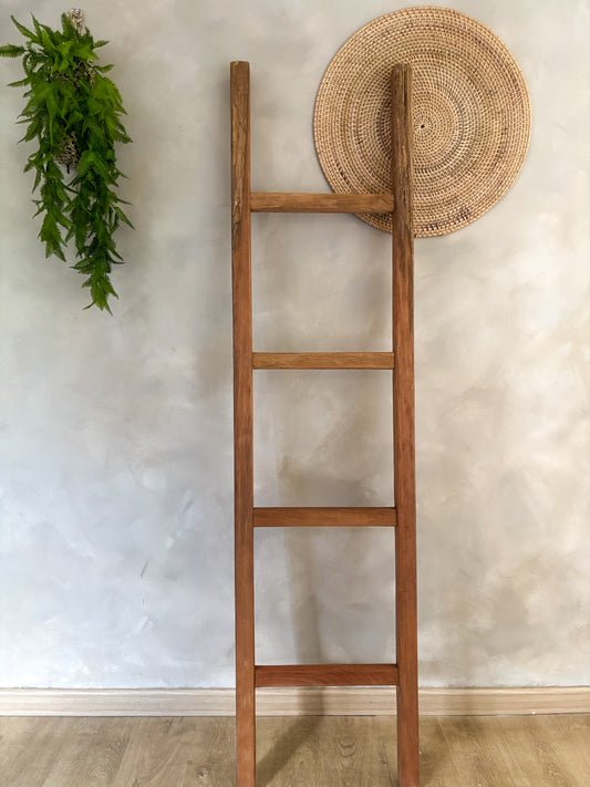 Escalera decorativa rústica