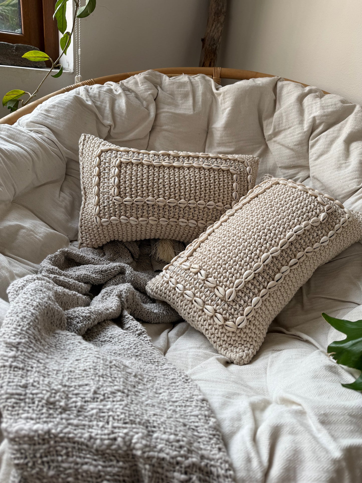 Cojín conchillas crochet