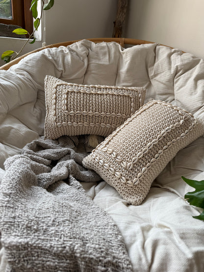 Cojín conchillas crochet