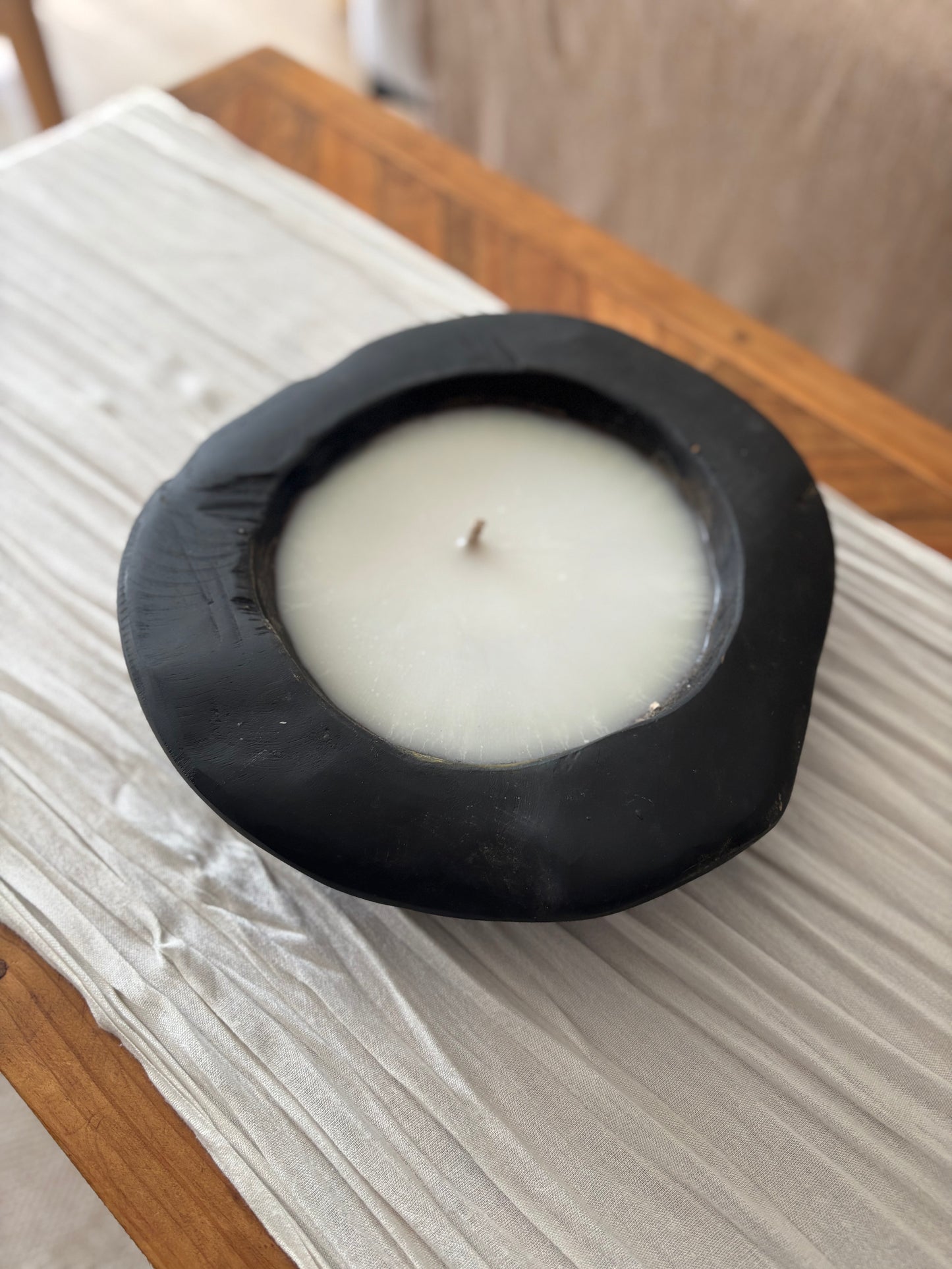 Vela en cuenco negro
